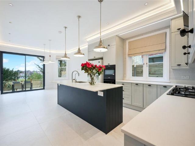 5 bedroom terraced house for sale