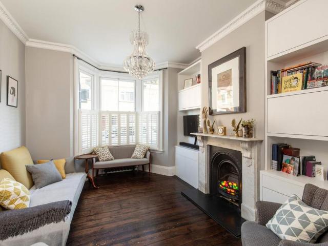5 bedroom terraced house for sale