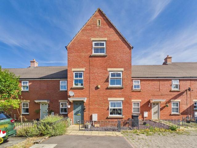5 bedroom terraced house for sale