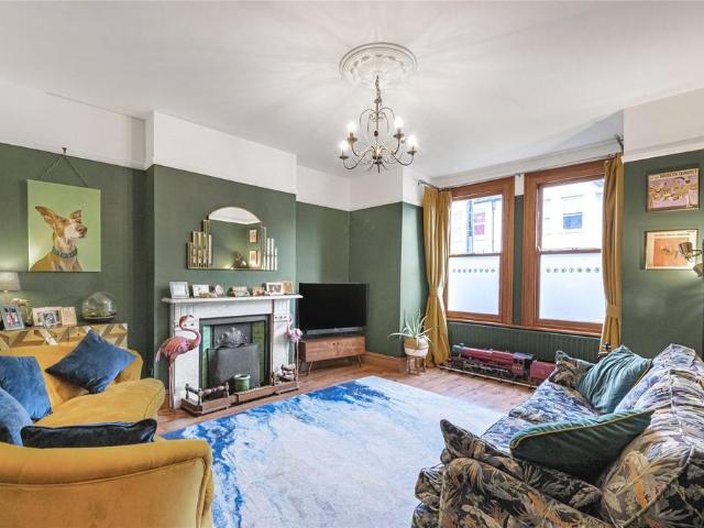 5 bedroom terraced house for sale