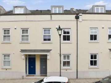 5 bedroom terraced house for sale