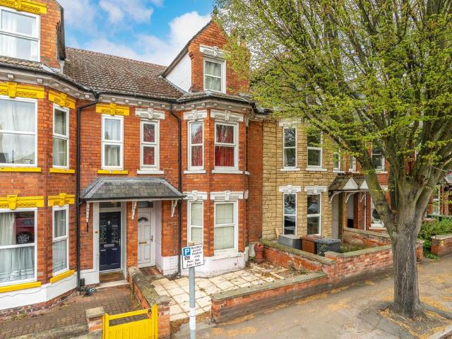 5 bedroom terraced house for sale