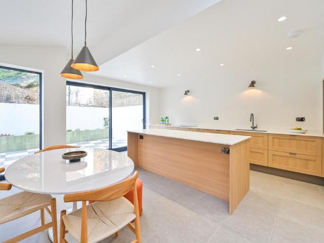 5 bedroom terraced house for sale