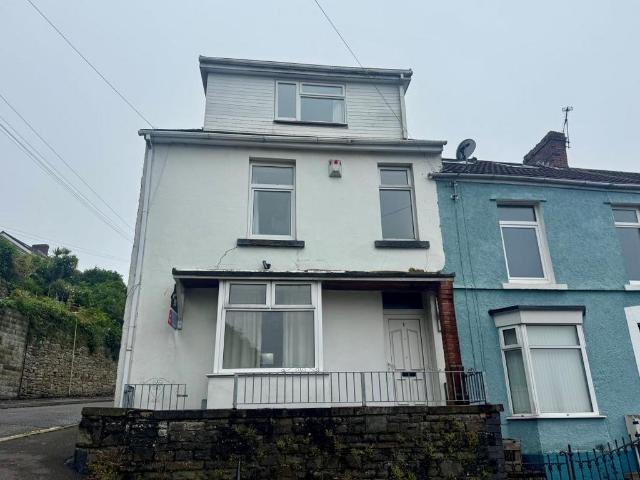 5 bedroom terraced house for sale