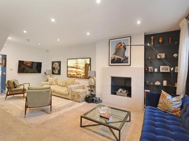 5 bedroom terraced house for sale