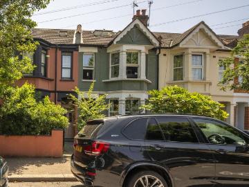 5 bedroom terraced house for sale