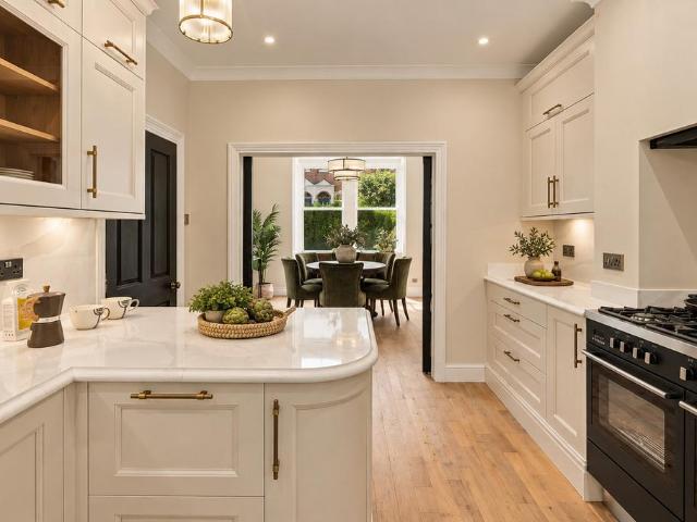 5 bedroom terraced house for sale
