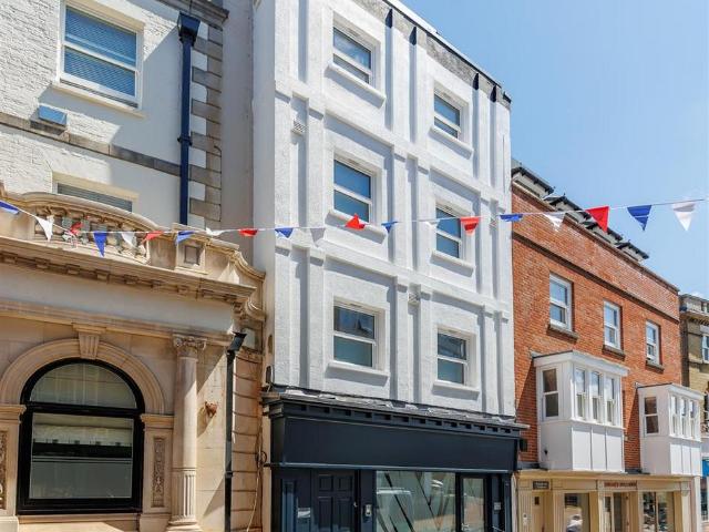5 bedroom terraced house for sale