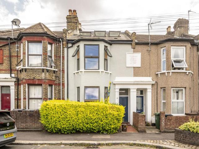 5 bedroom terraced house for sale