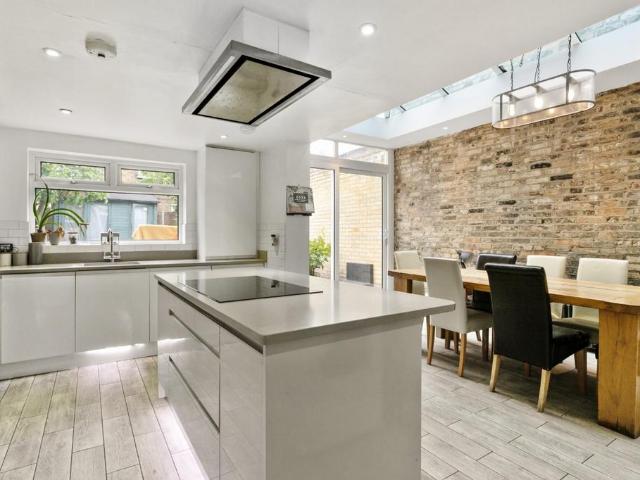 5 bedroom terraced house for sale
