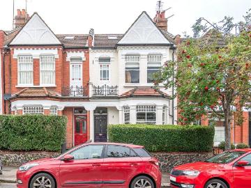 5 bedroom terraced house for sale
