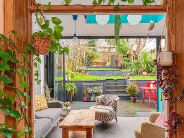 5 bedroom terraced house for sale