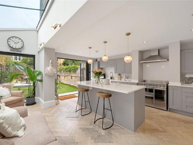 5 bedroom terraced house for sale