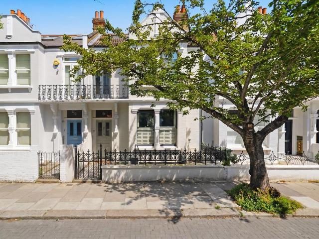 5 bedroom terraced house for sale