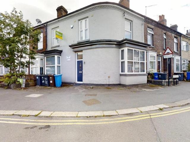 5 bedroom terraced house for sale