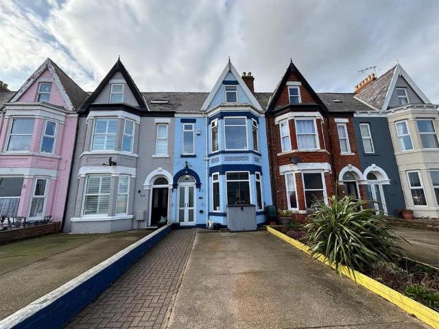 5 bedroom terraced house for sale