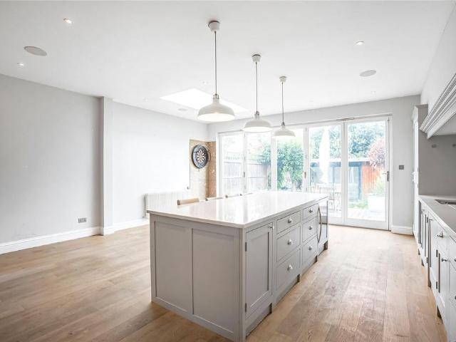 5 bedroom terraced house for sale