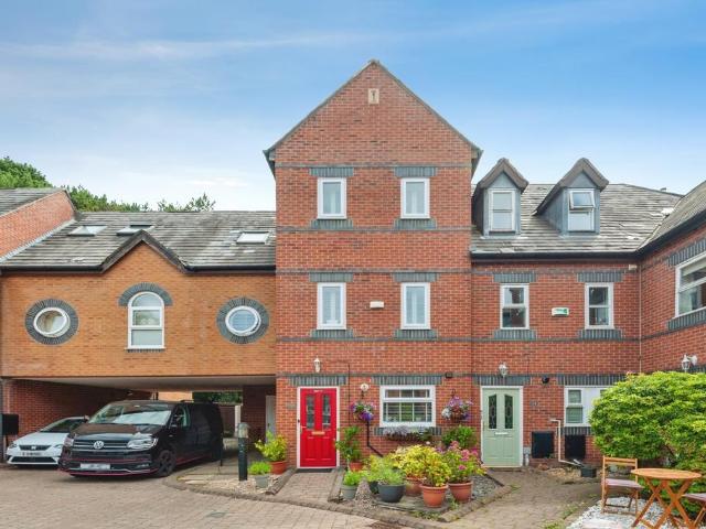 5 bedroom terraced house for sale