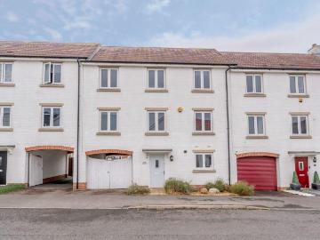 5 bedroom terraced house for sale