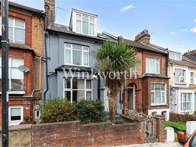 5 bedroom terraced house for sale