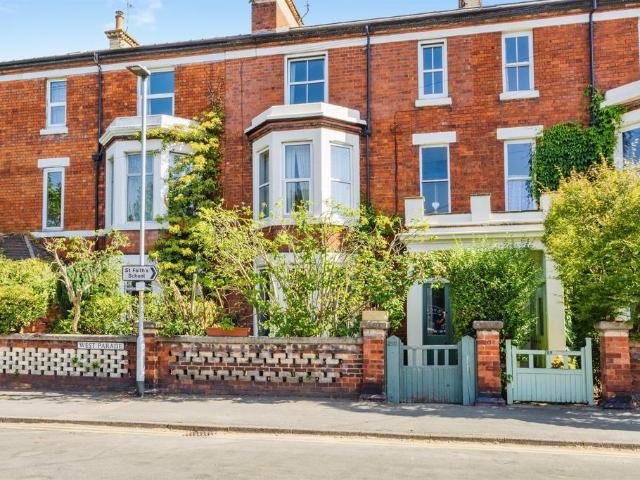 5 bedroom terraced house for sale