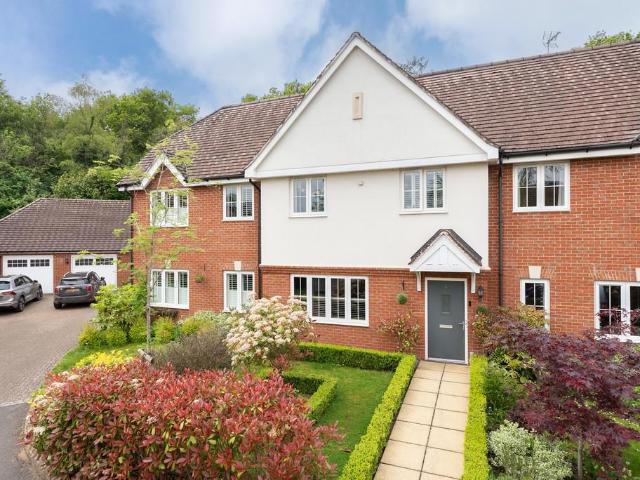 5 bedroom terraced house for sale