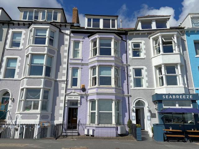 5 bedroom terraced house for sale