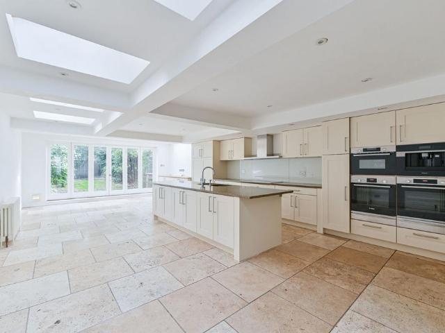 5 bedroom terraced house for sale