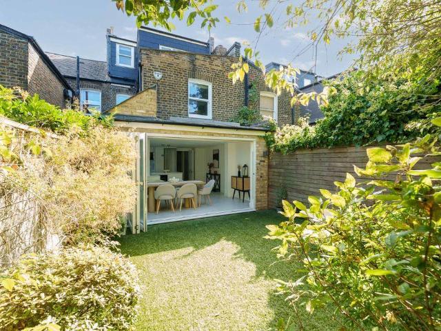 5 bedroom terraced house for sale
