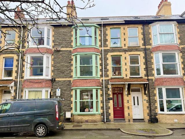 5 bedroom terraced house for sale