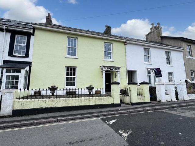 5 bedroom terraced house for sale