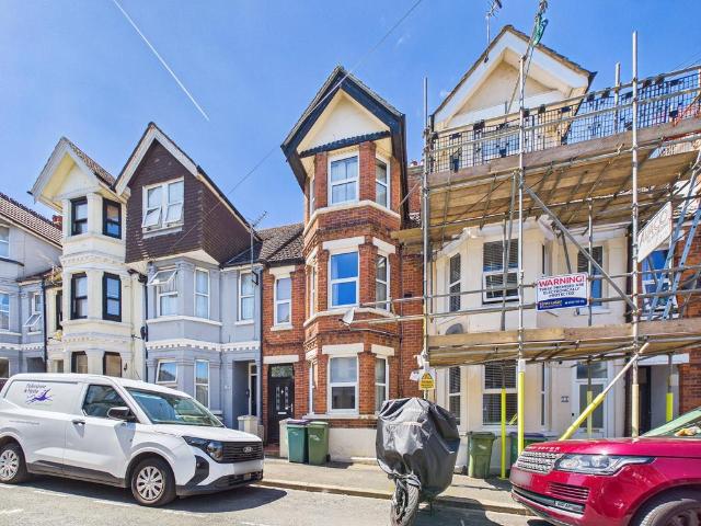5 bedroom terraced house for sale