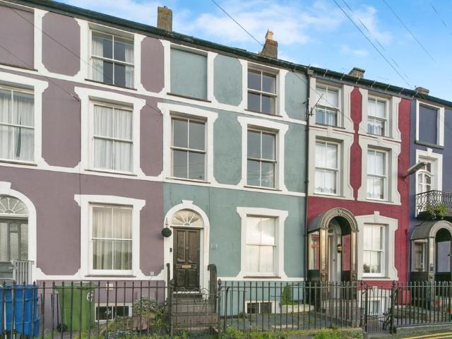5 bedroom terraced house for sale