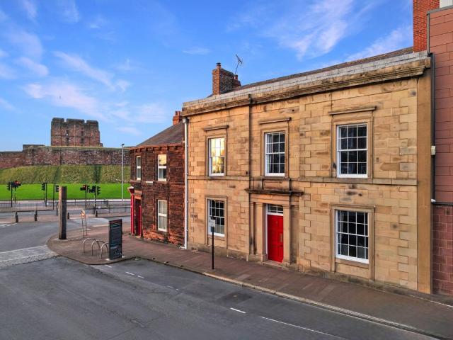 5 bedroom terraced house for sale