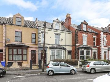 5 bedroom terraced house for sale