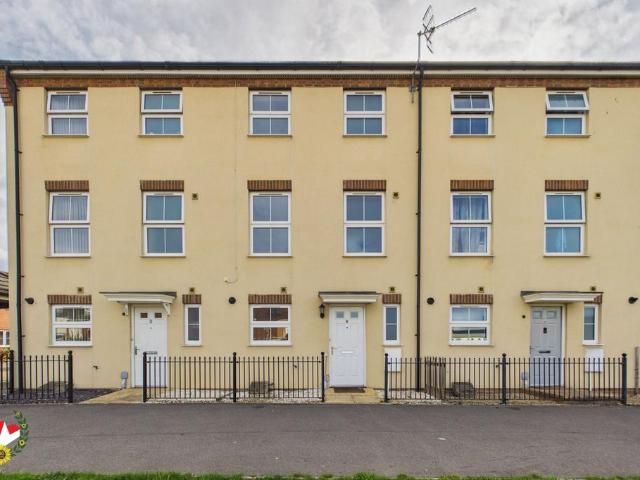 5 bedroom terraced house for sale