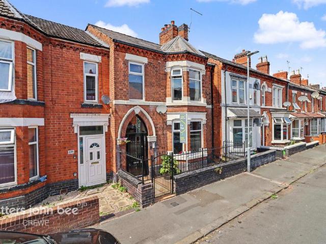 5 bedroom terraced house for sale