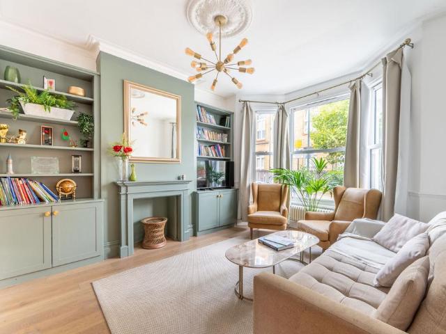 5 bedroom terraced house for sale