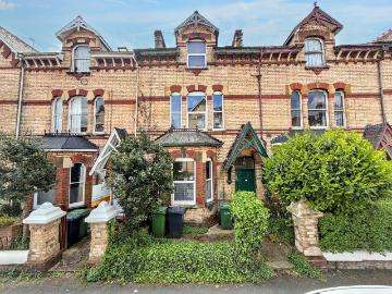 5 bedroom terraced house for sale