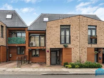5 bedroom terraced house for sale