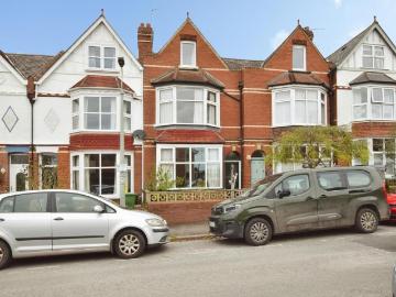 5 bedroom terraced house for sale