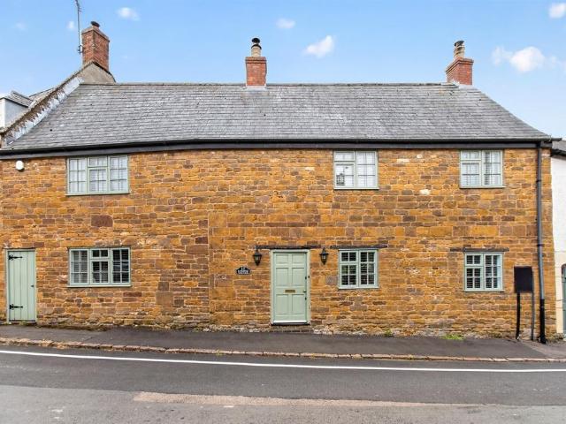 5 bedroom terraced house for sale