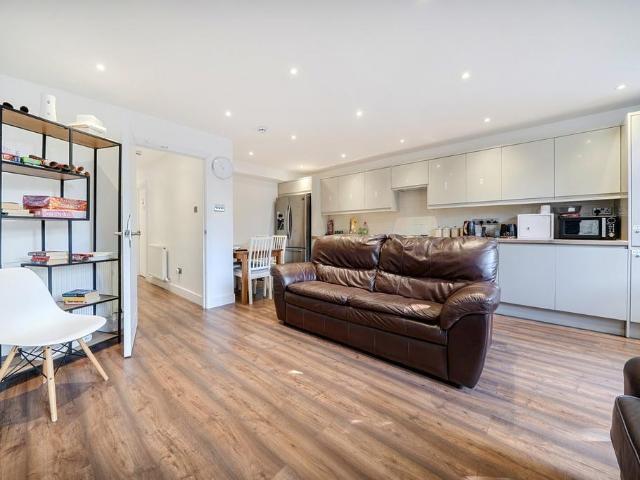 5 bedroom terraced house for sale