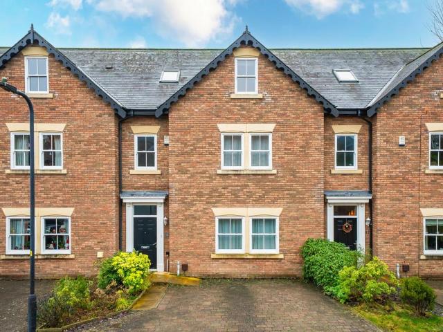 5 bedroom terraced house for sale