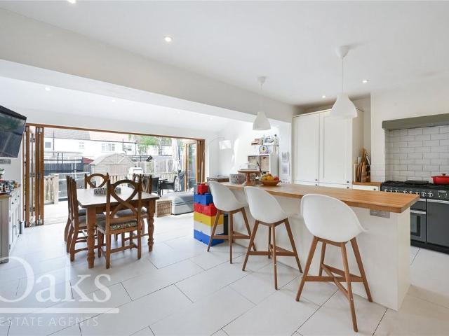 5 bedroom terraced house for sale