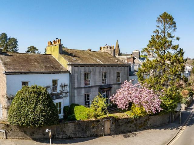 5 bedroom terraced house for sale