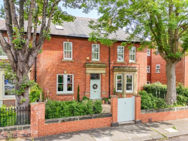 5 bedroom terraced house for sale