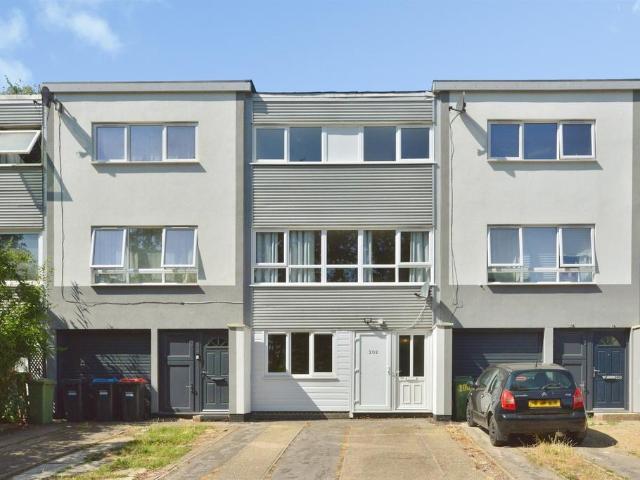 5 bedroom terraced house for sale