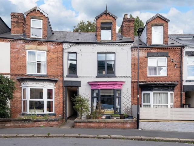 5 bedroom terraced house for sale
