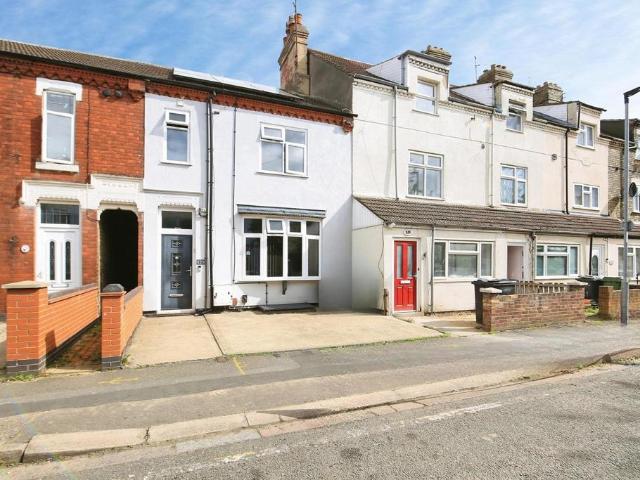 5 bedroom terraced house for sale
